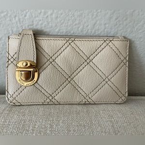 Marc Jacobs cream quilted coin purse with signature push-lock gold tone hardware